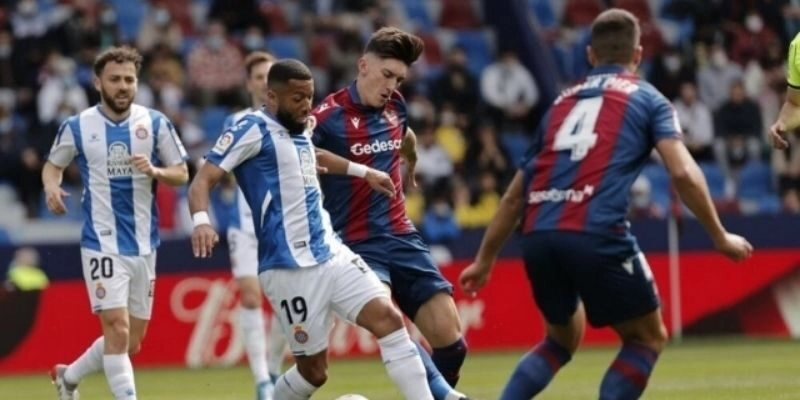 Diễn biến trận đấu bùng nổ bất ngờ trong hiệp hai